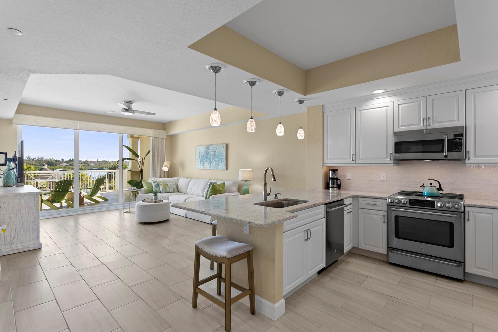 Image 16 of 88 For 19519 Gulf Boulevard 202