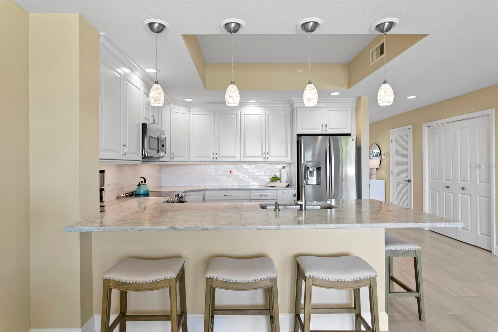 Image 18 of 88 For 19519 Gulf Boulevard 202