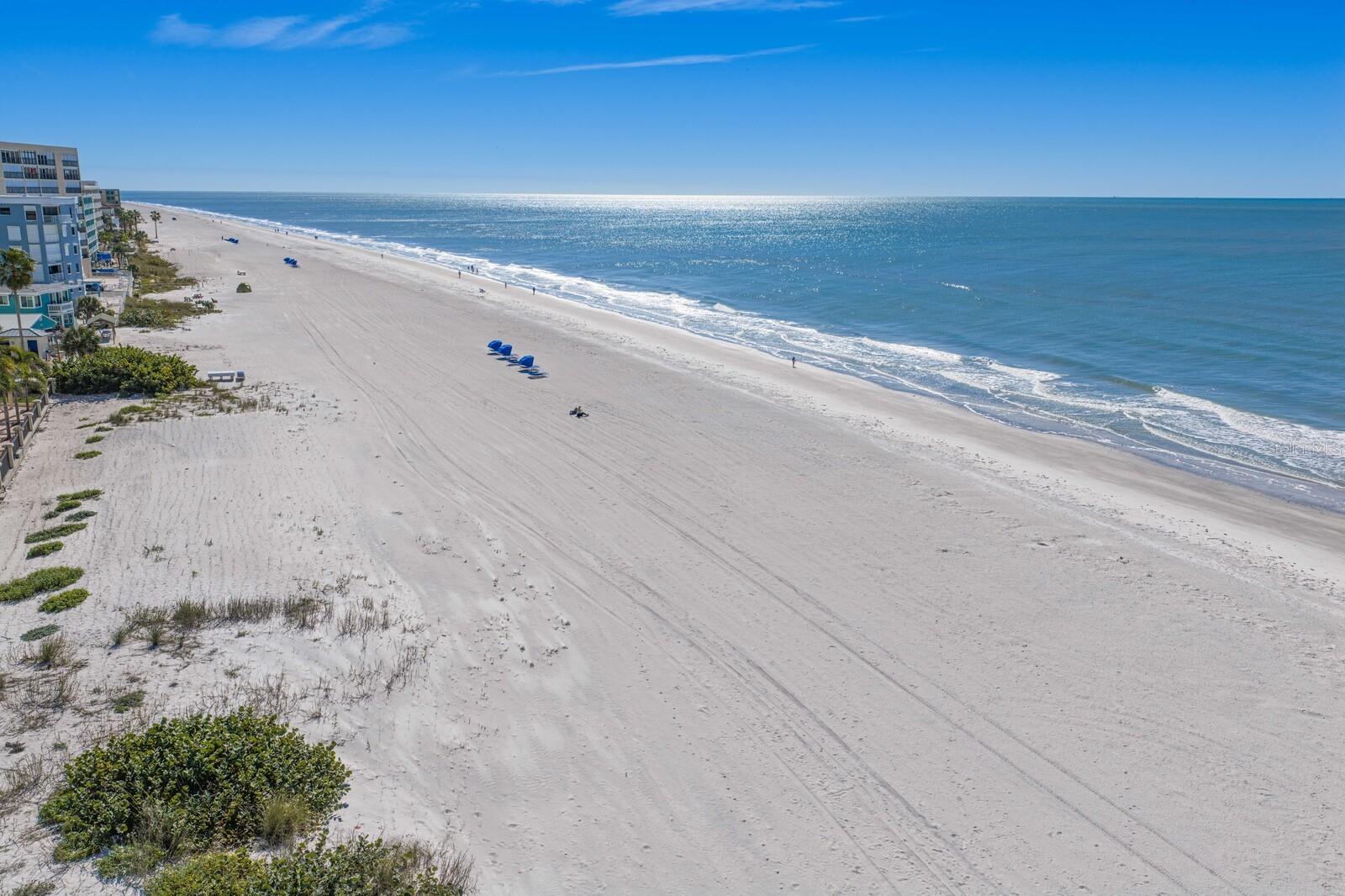 Image 20 of 88 For 19519 Gulf Boulevard 202