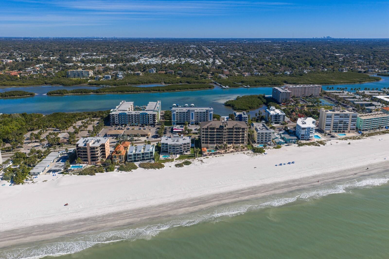 Image 29 of 88 For 19519 Gulf Boulevard 202