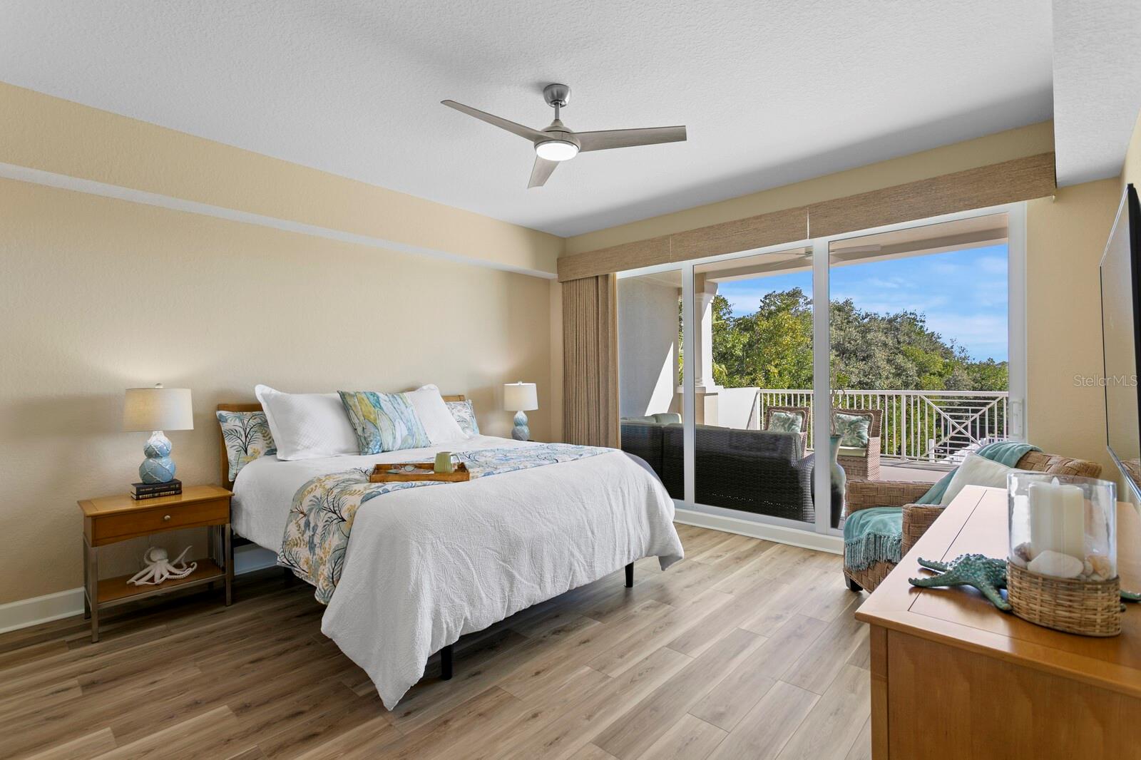 Image 32 of 88 For 19519 Gulf Boulevard 202