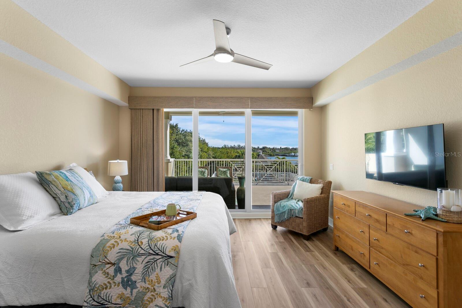 Image 33 of 88 For 19519 Gulf Boulevard 202