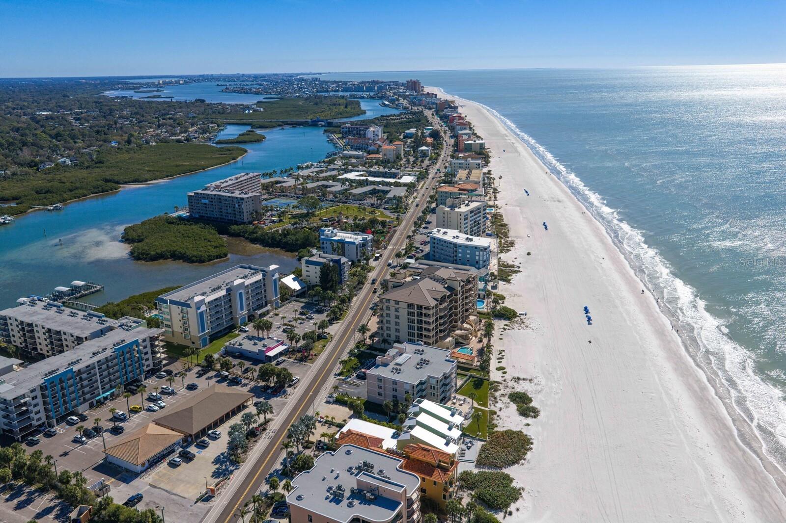 Image 37 of 88 For 19519 Gulf Boulevard 202