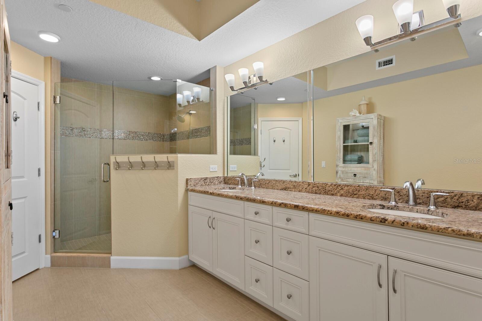 Image 38 of 88 For 19519 Gulf Boulevard 202