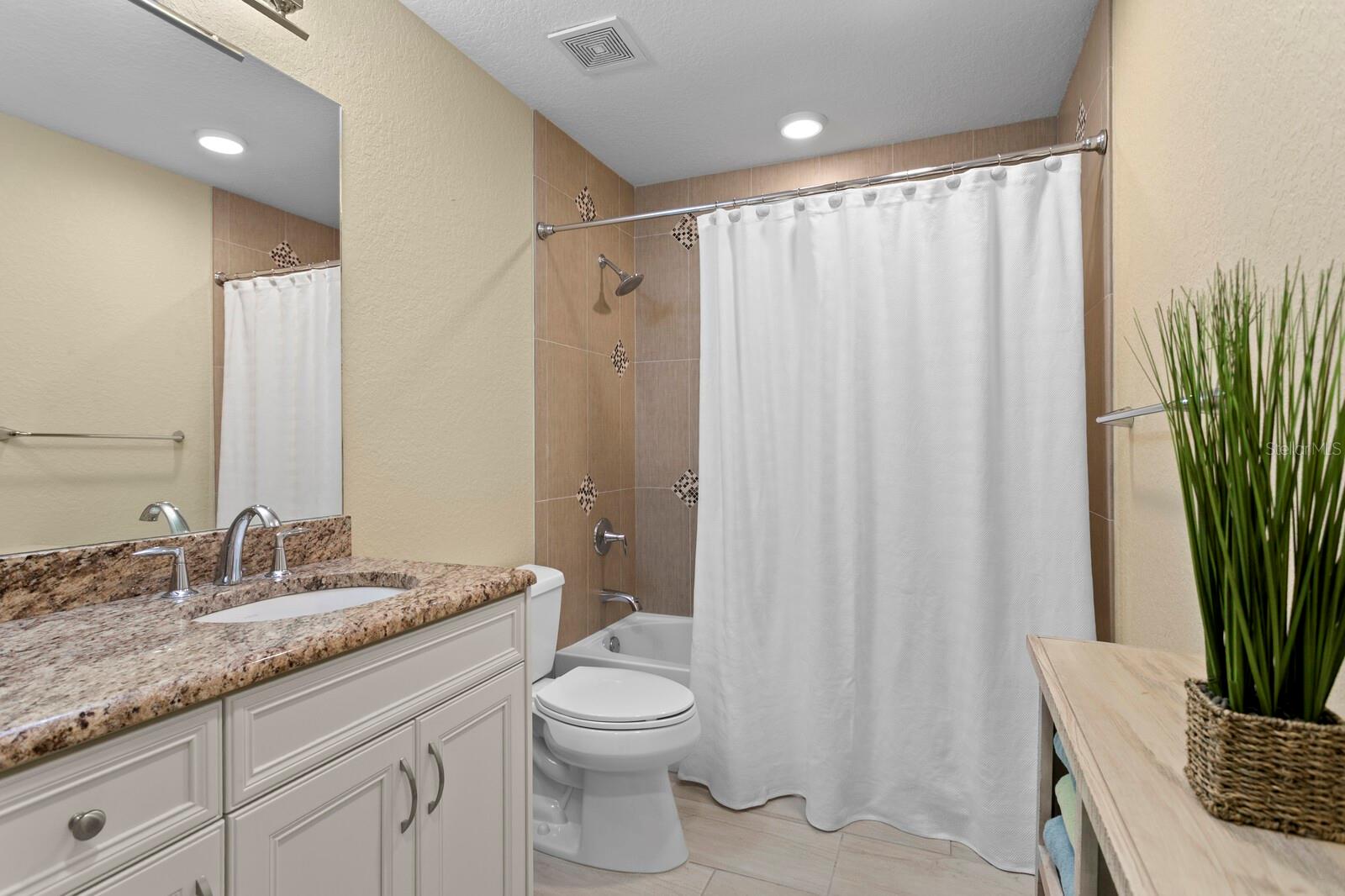 Image 47 of 88 For 19519 Gulf Boulevard 202