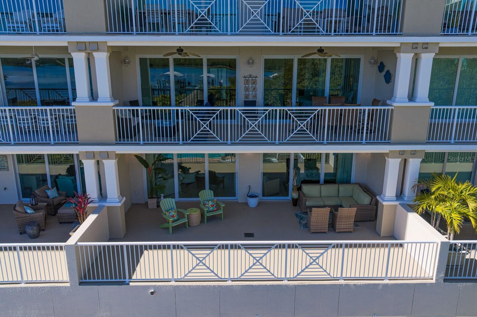 Image 49 of 88 For 19519 Gulf Boulevard 202