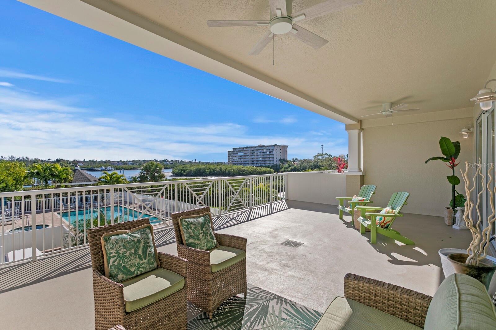 Image 50 of 88 For 19519 Gulf Boulevard 202