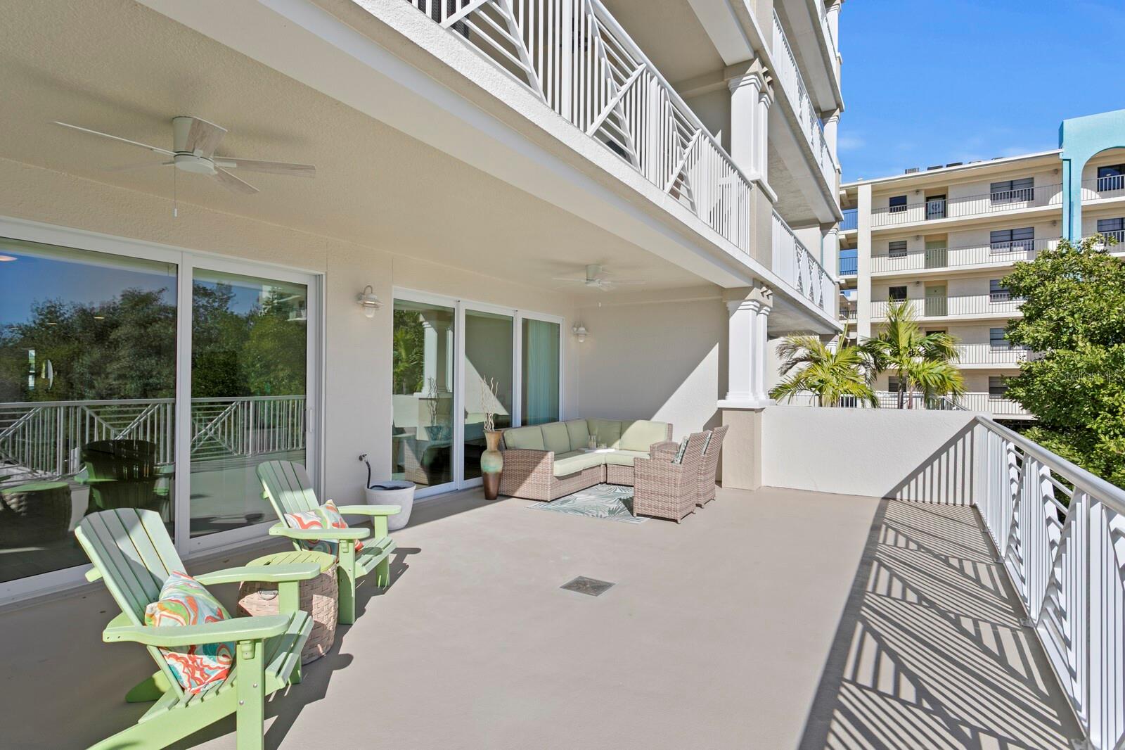 Image 53 of 88 For 19519 Gulf Boulevard 202