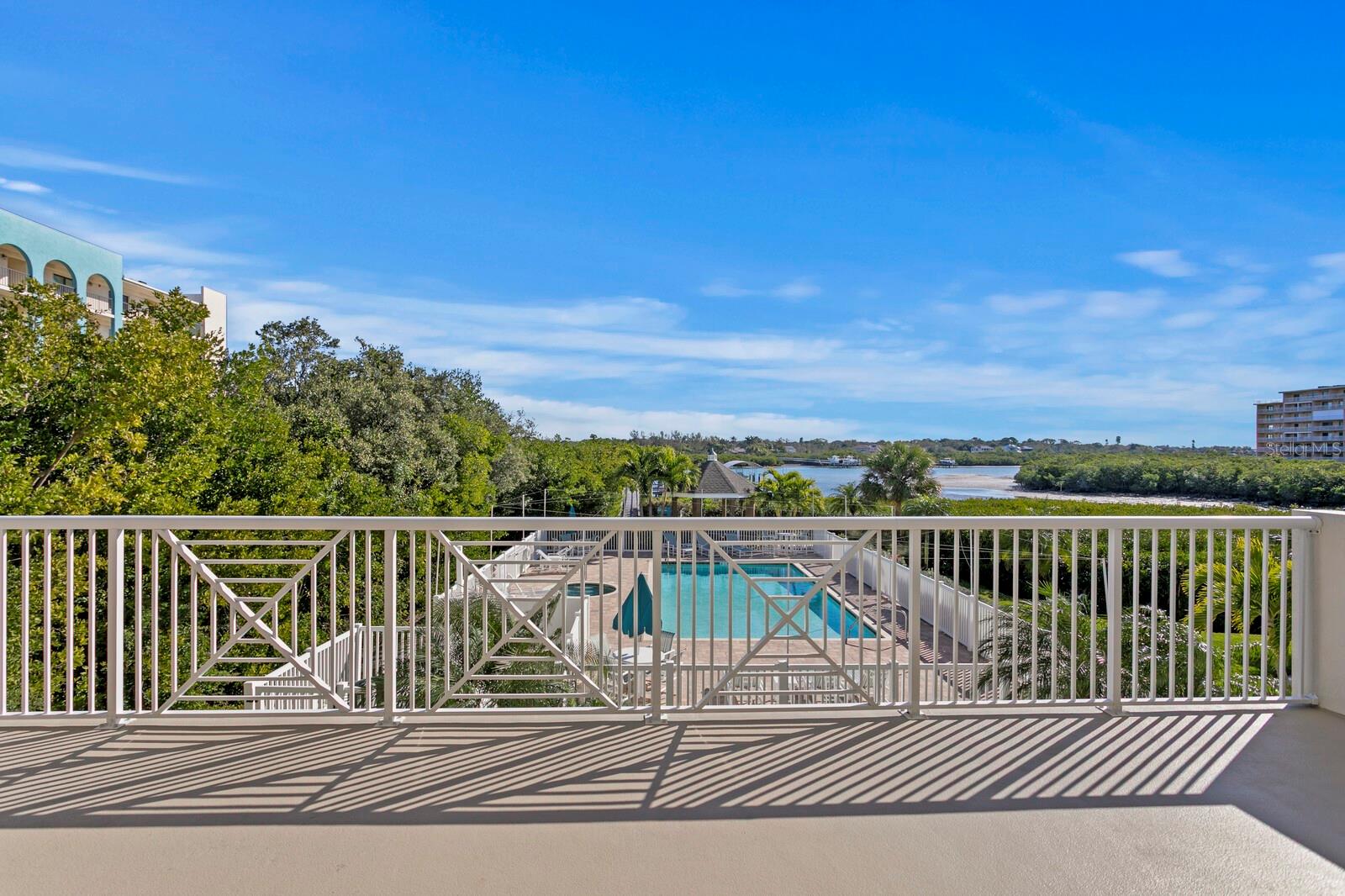 Image 55 of 88 For 19519 Gulf Boulevard 202