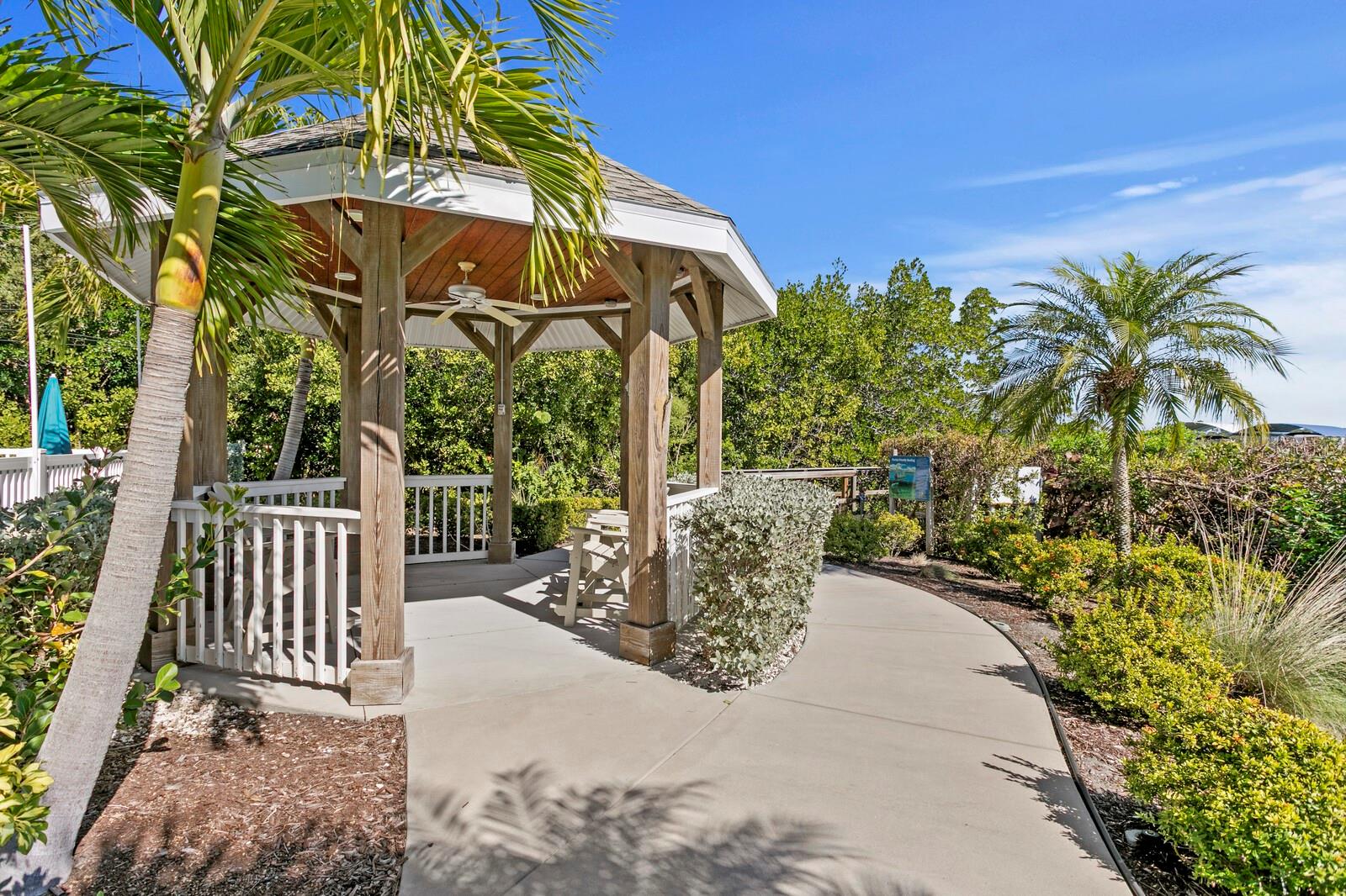 Image 61 of 88 For 19519 Gulf Boulevard 202