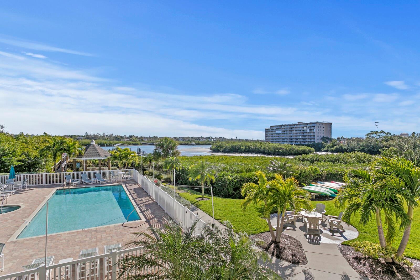 Image 71 of 88 For 19519 Gulf Boulevard 202