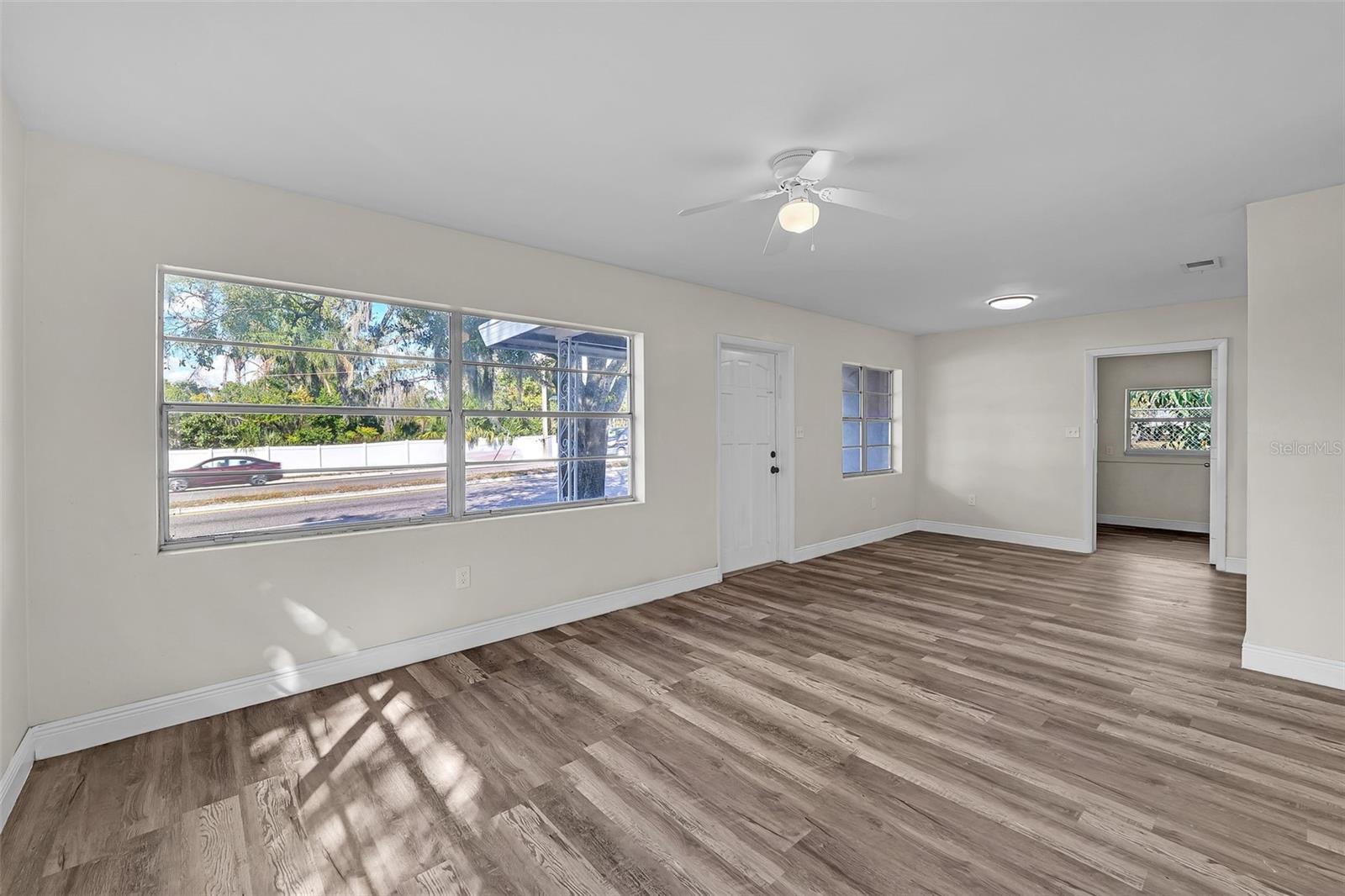 Image 11 of 31 For 902 State Rd 60 E