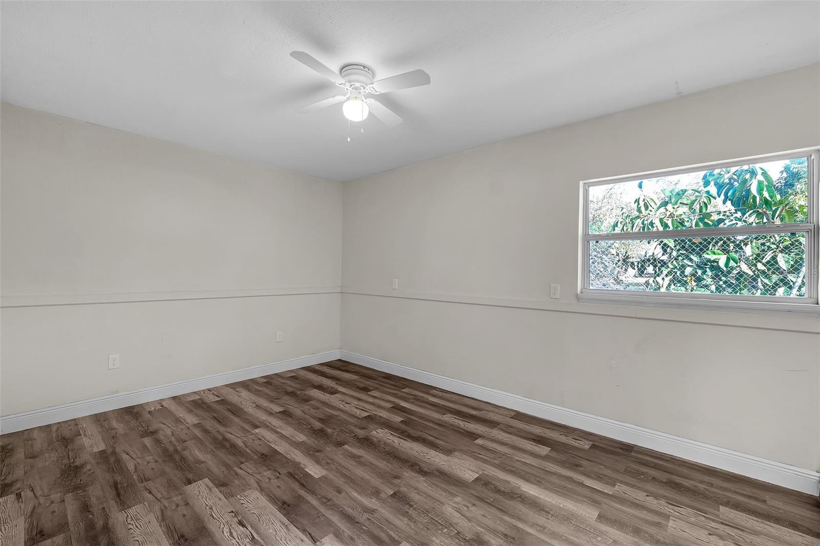 Image 15 of 31 For 902 State Rd 60 E