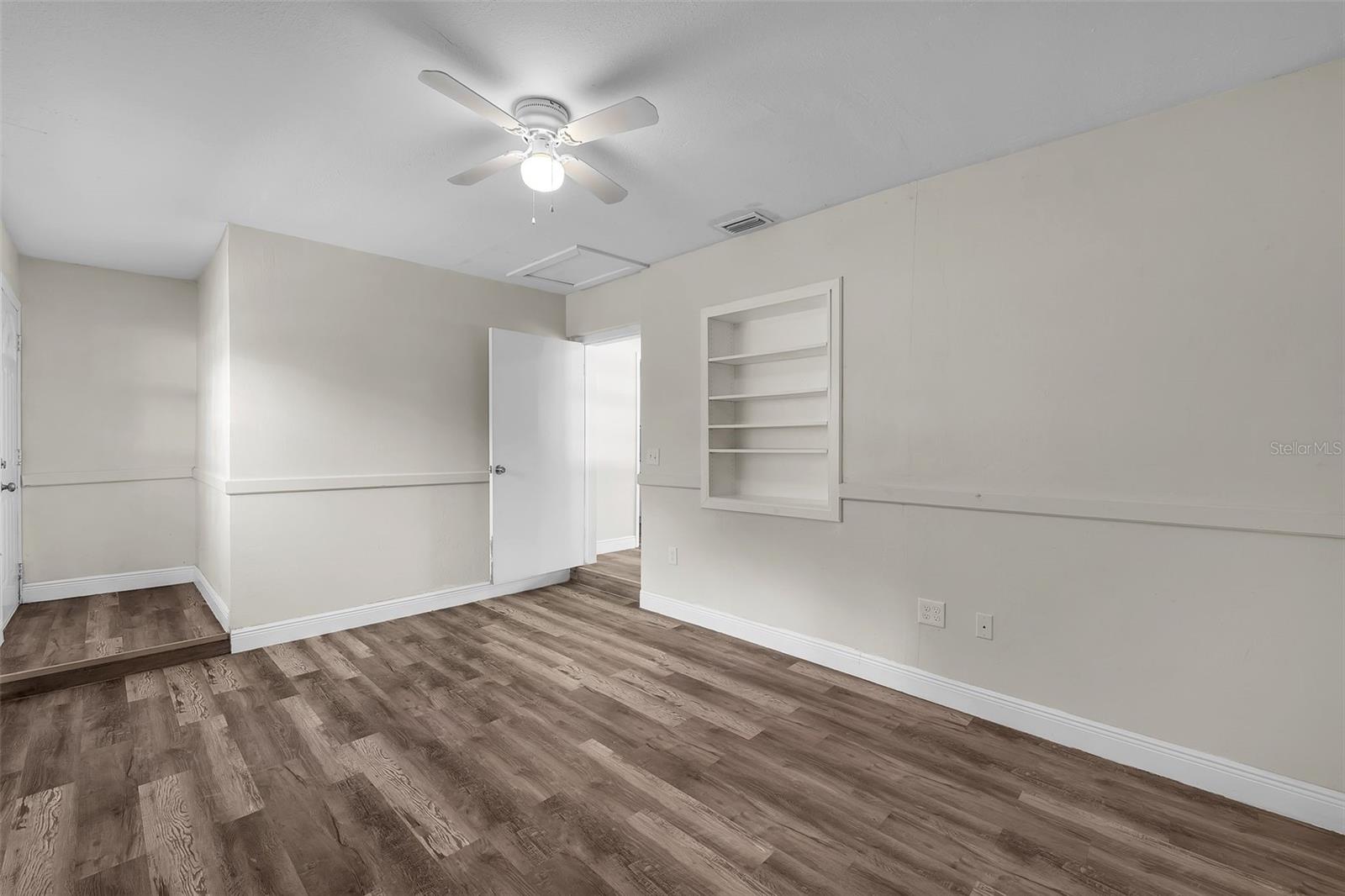 Image 23 of 31 For 902 State Rd 60 E