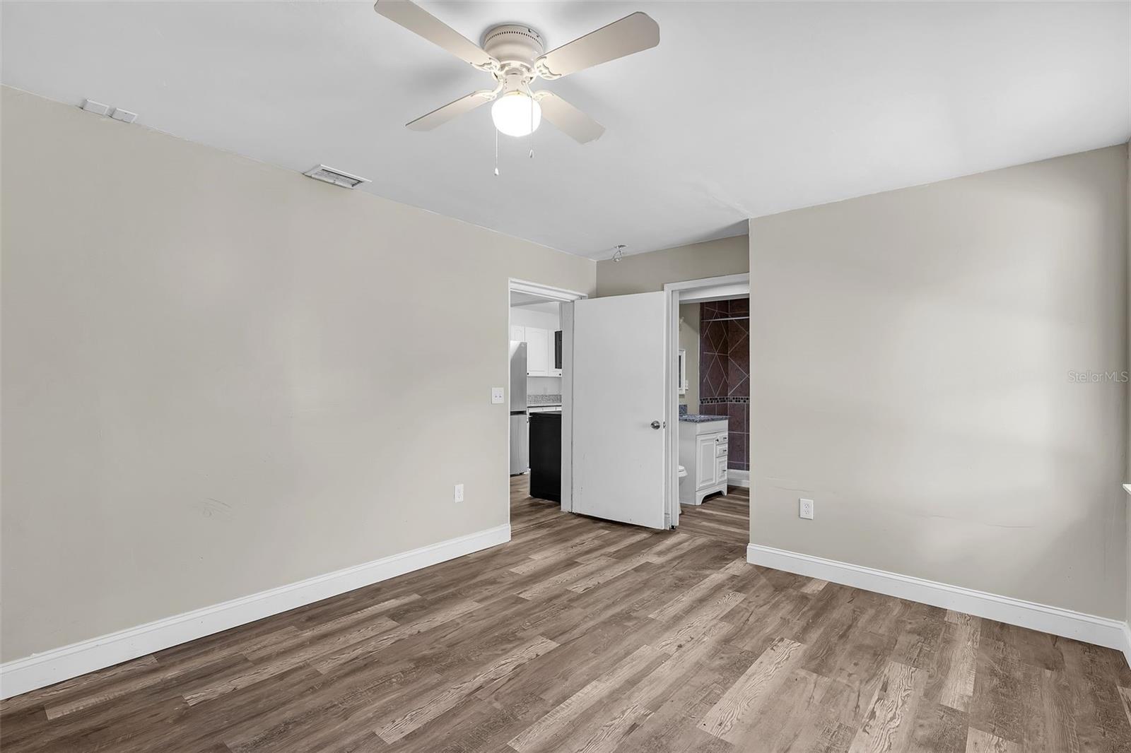 Image 25 of 31 For 902 State Rd 60 E