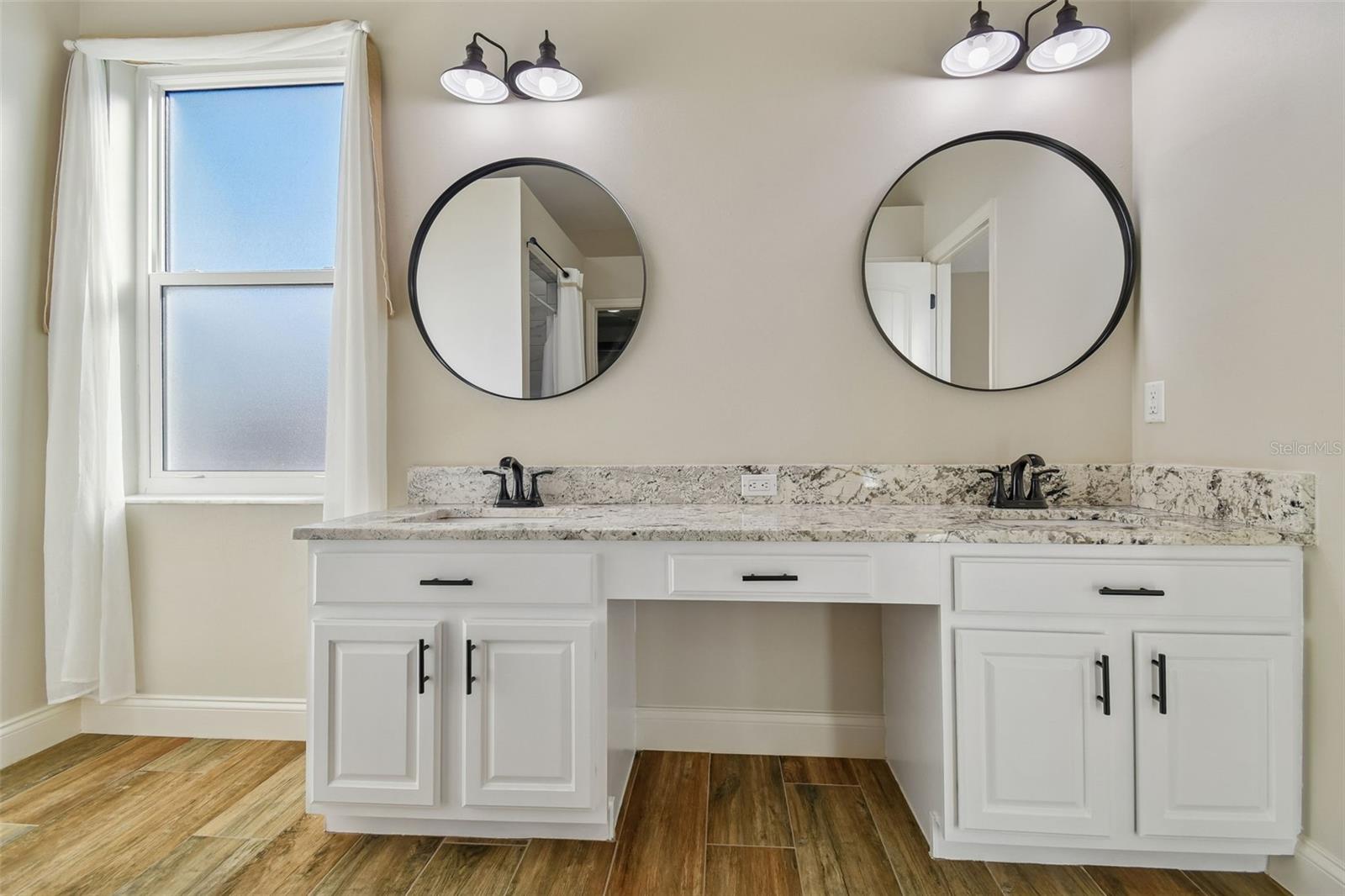 Image 53 of 69 For 3004 Minuteman Lane