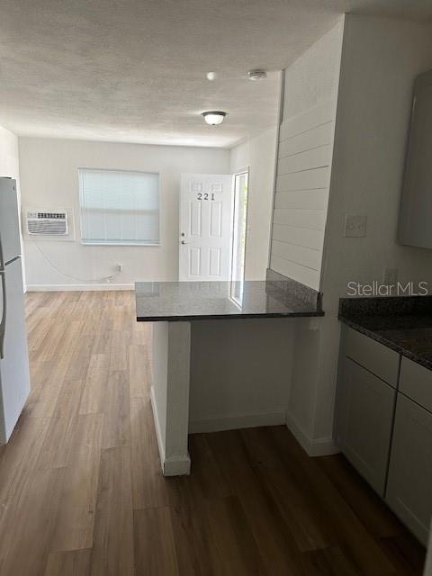 Image 11 of 19 For 221 Saturn Avenue