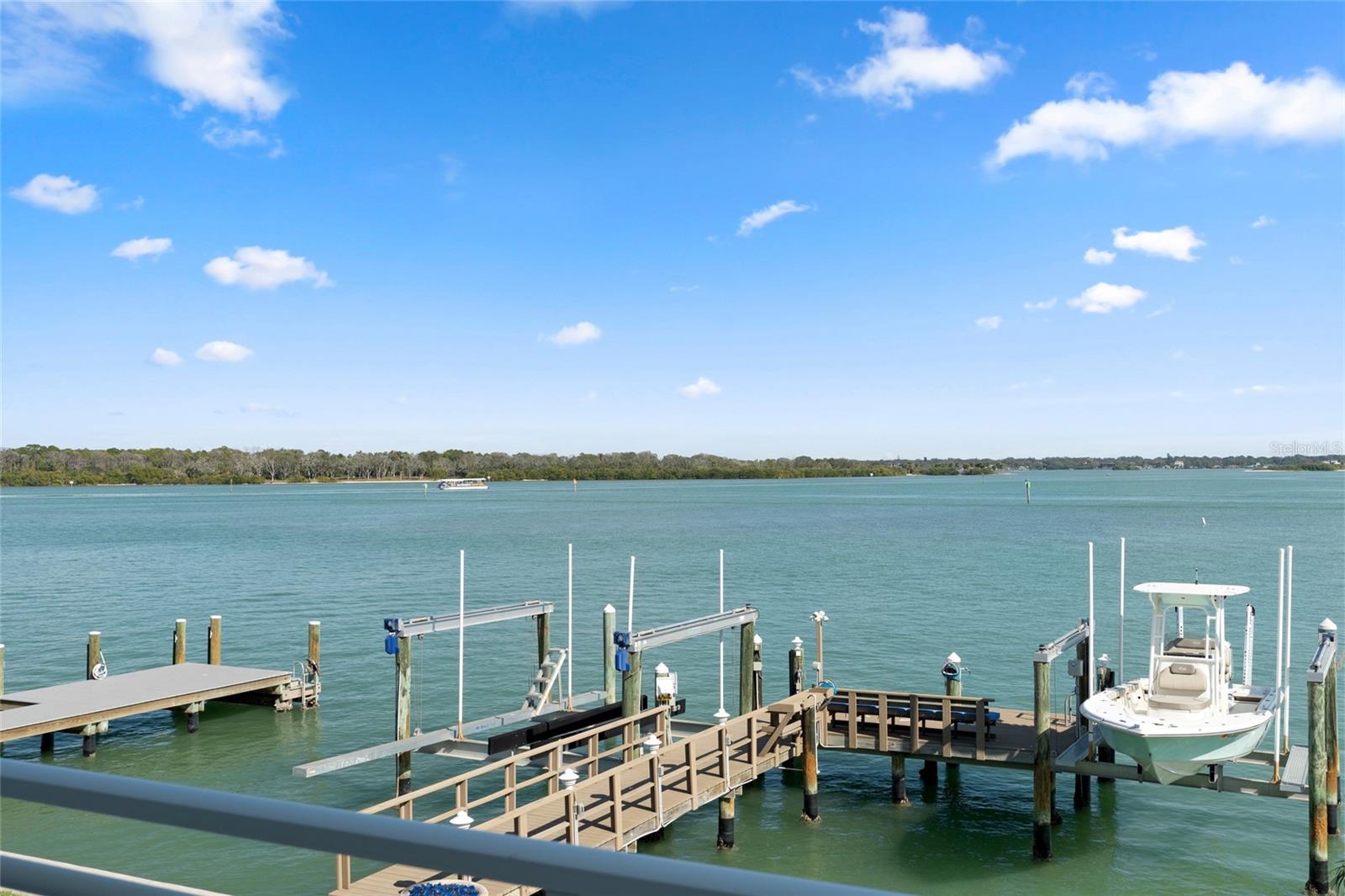 Image 41 of 49 For 557 Johns Pass Avenue