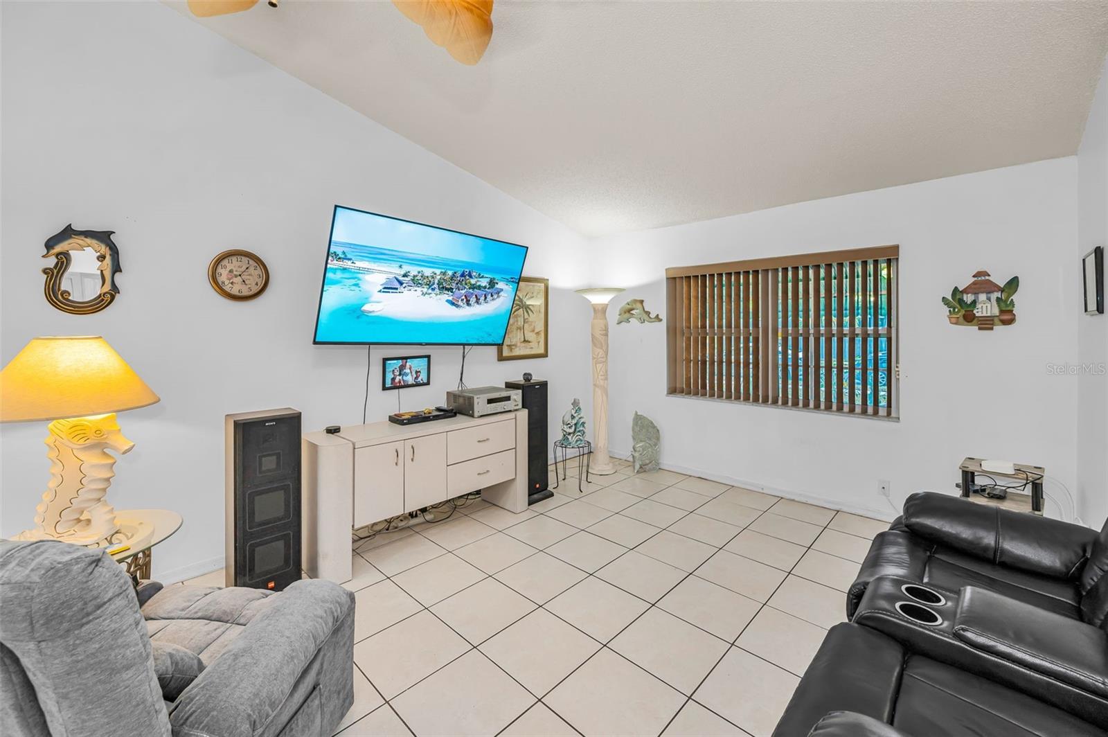 Image 13 of 46 For 2280 Colonial Boulevard W