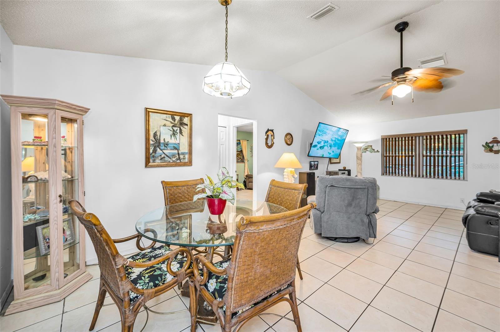 Image 14 of 46 For 2280 Colonial Boulevard W