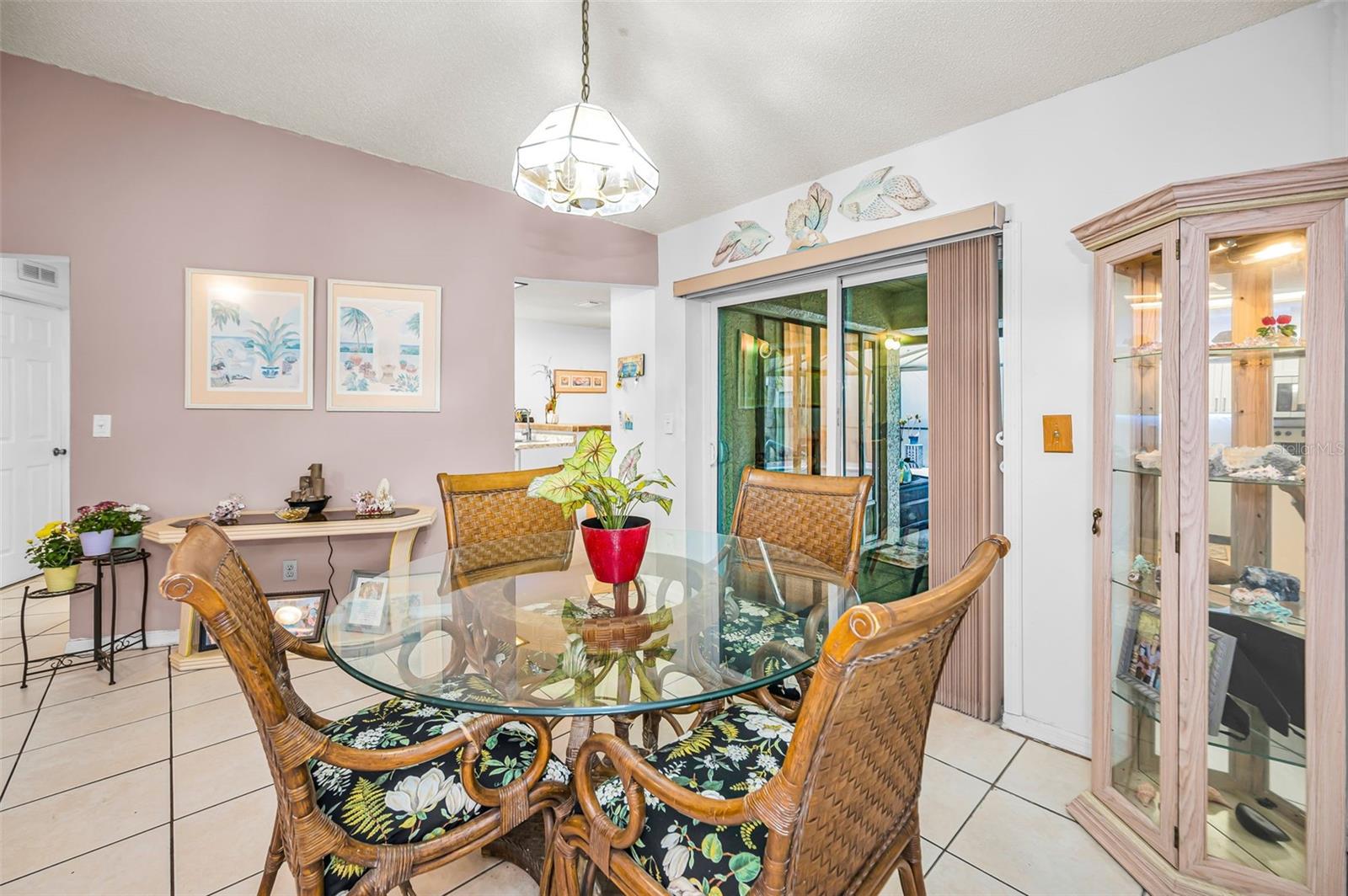 Image 15 of 46 For 2280 Colonial Boulevard W