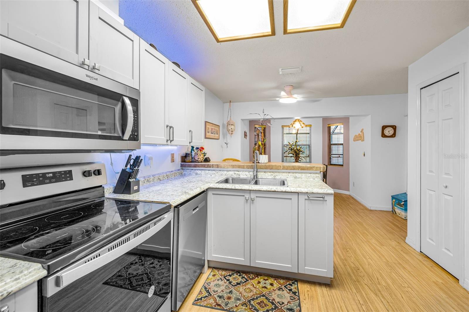 Image 22 of 46 For 2280 Colonial Boulevard W