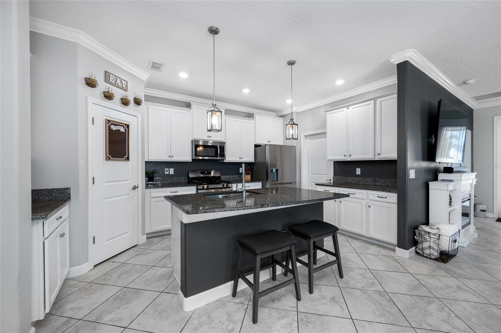 Image 10 of 73 For 9205 Shadyside Lane