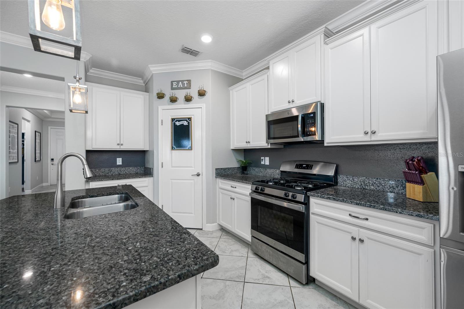 Image 15 of 73 For 9205 Shadyside Lane