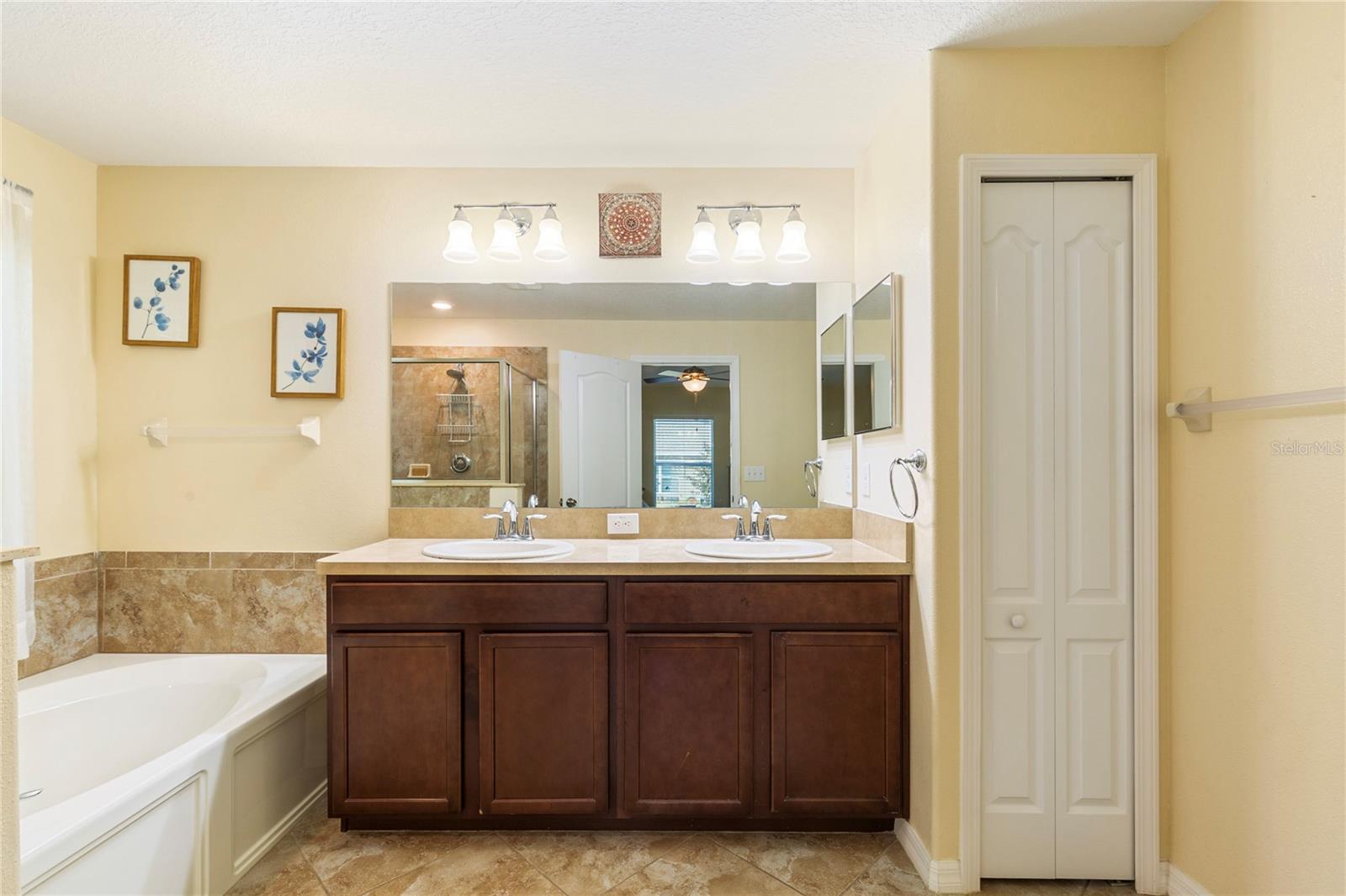 Image 34 of 43 For 10111 Penwood Way