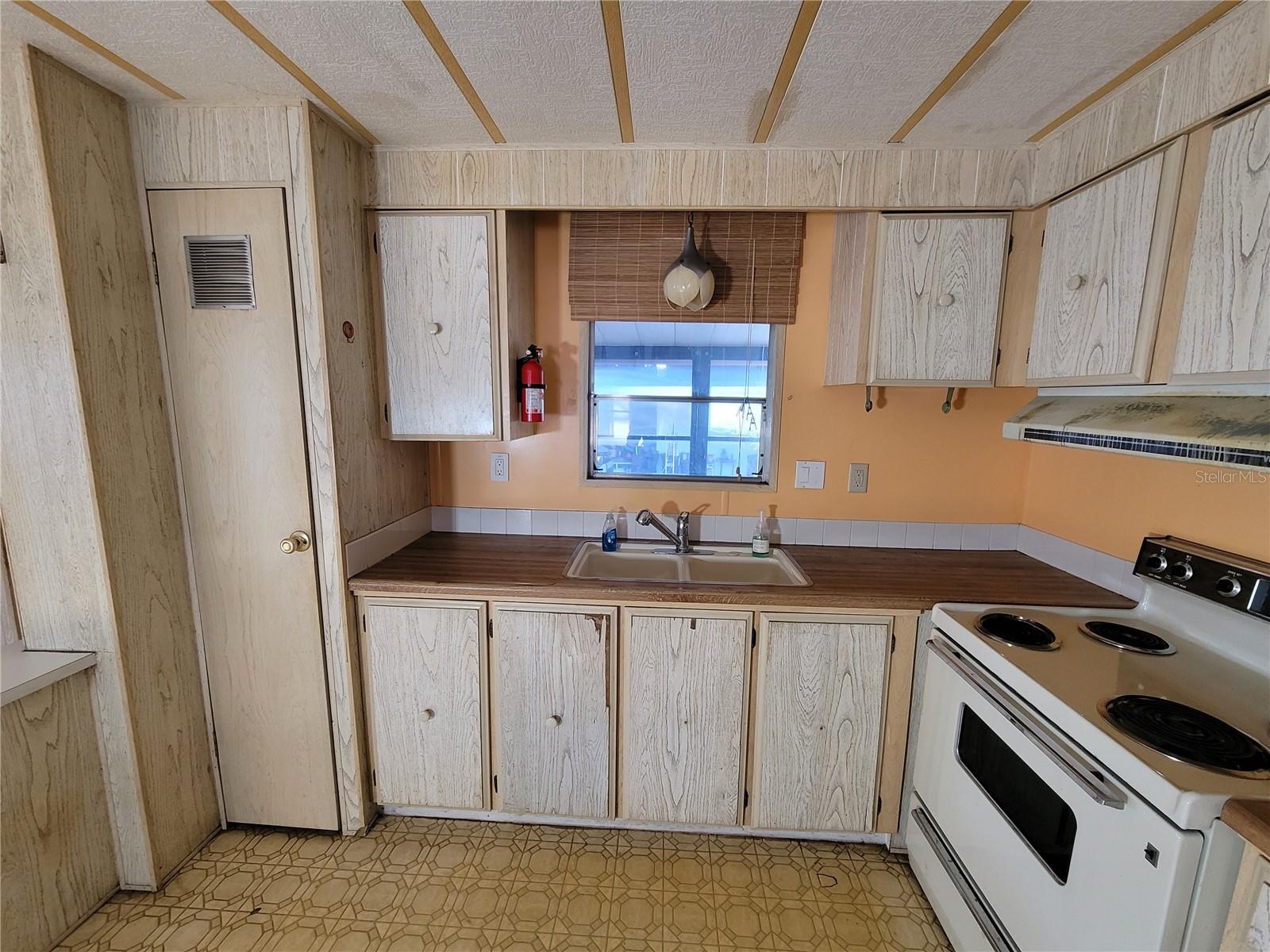 Image 17 of 30 For 5021 Hill Drive