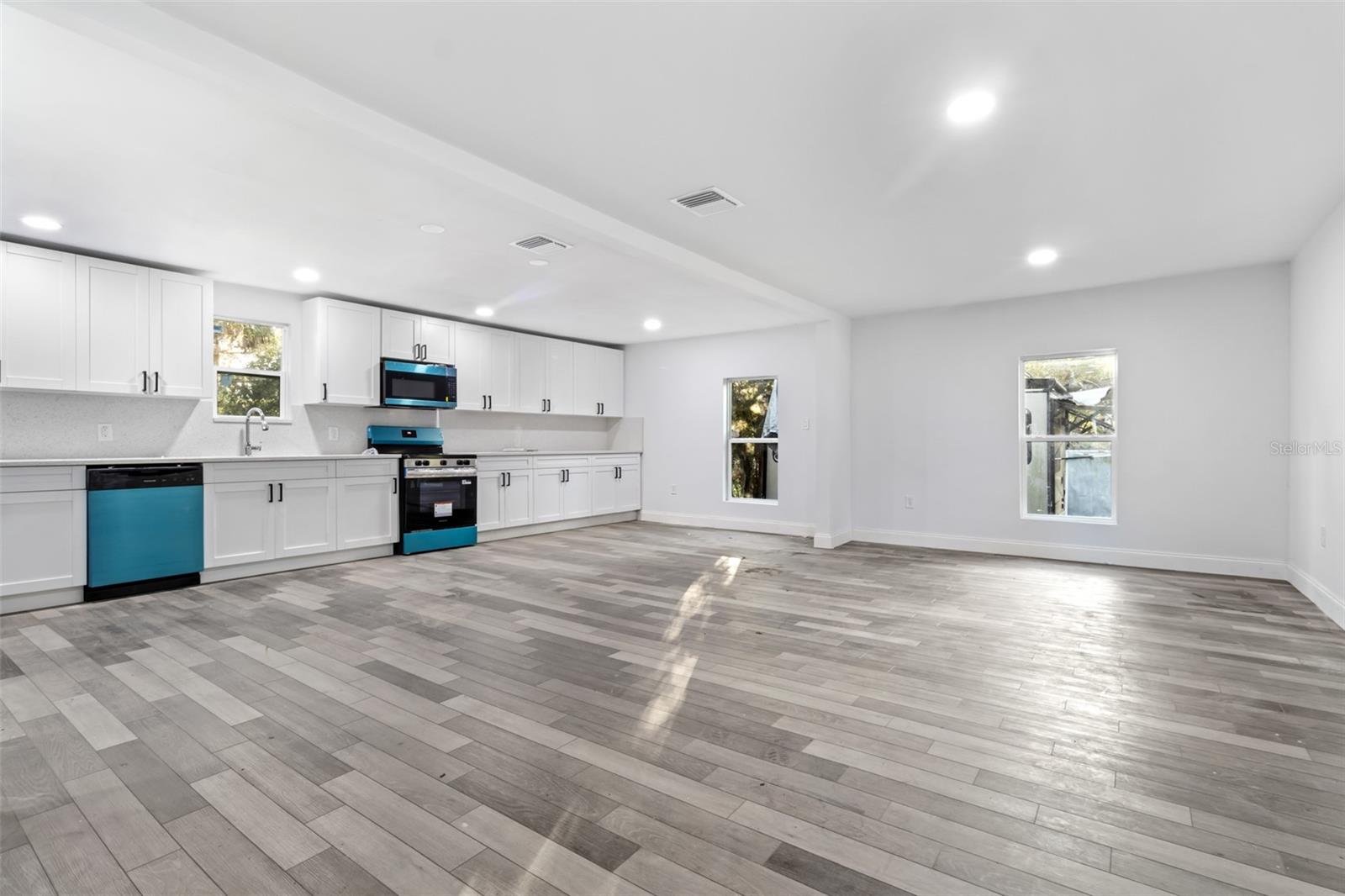 Image 10 of 28 For 18186 Ferry Avenue