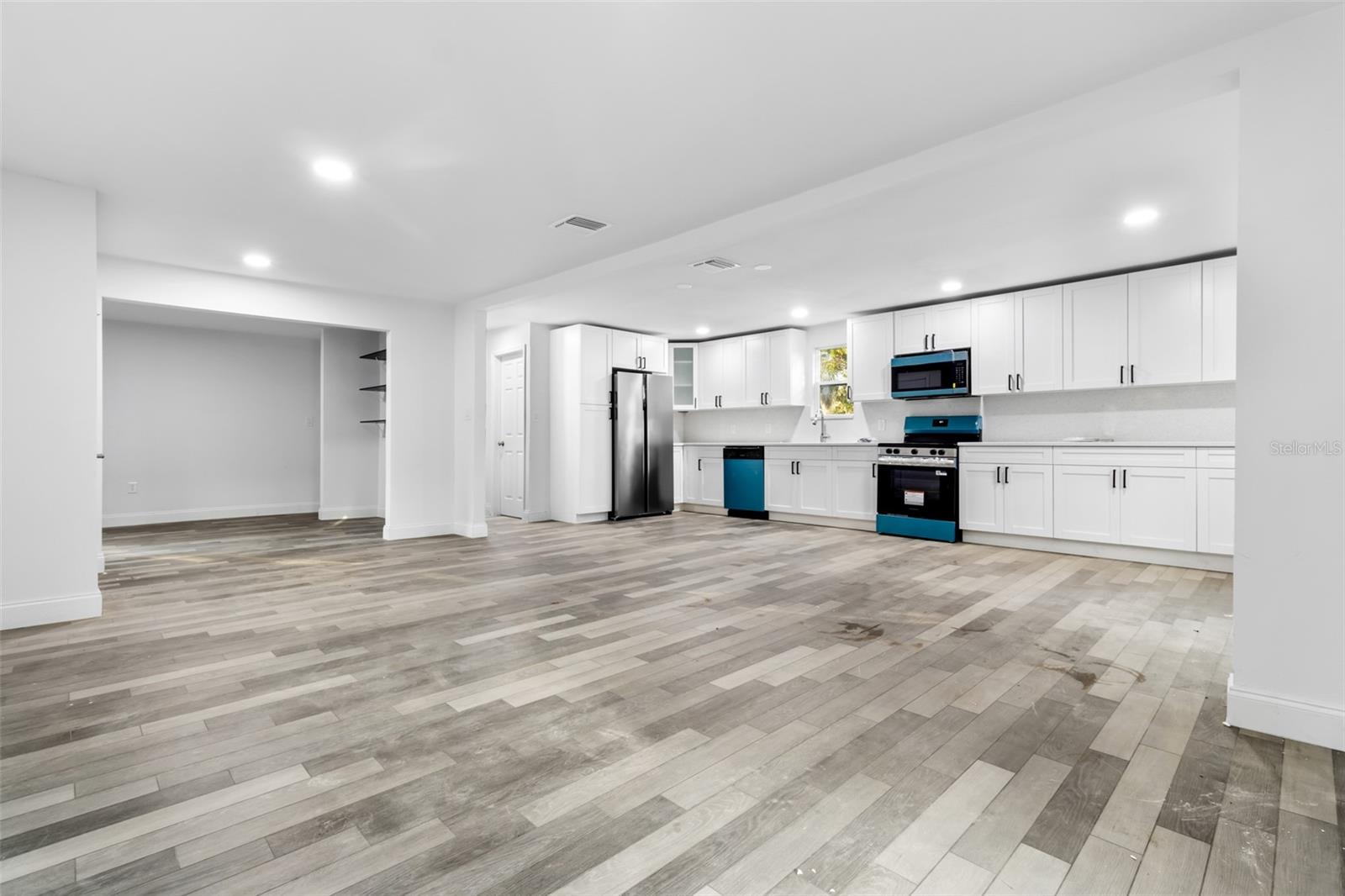 Image 11 of 28 For 18186 Ferry Avenue