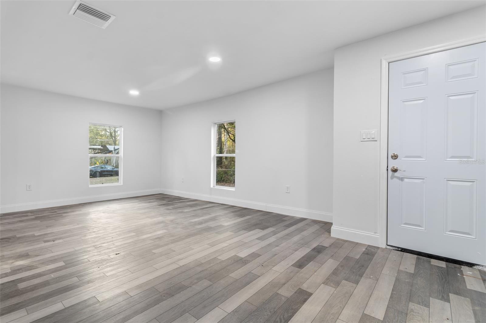 Image 16 of 28 For 18186 Ferry Avenue