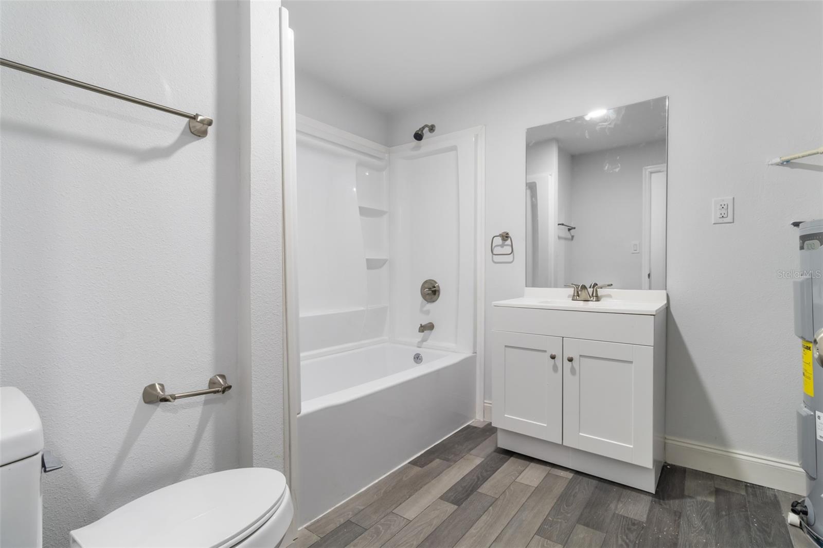 Image 17 of 28 For 18186 Ferry Avenue