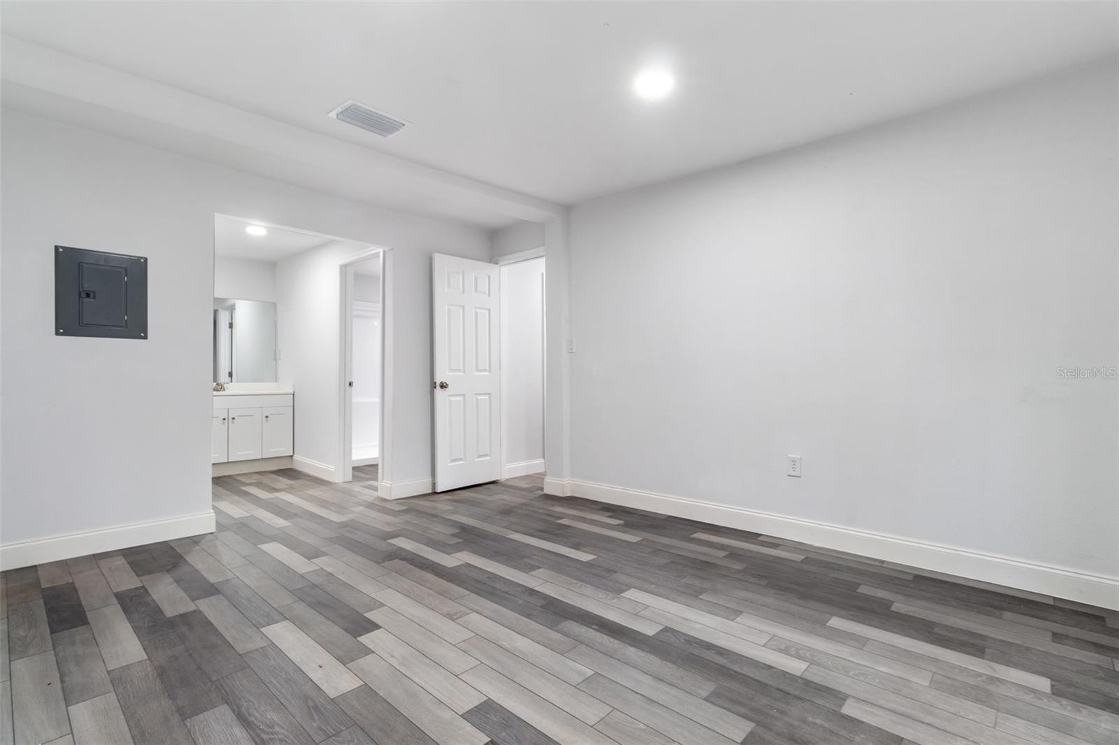 Image 21 of 28 For 18186 Ferry Avenue