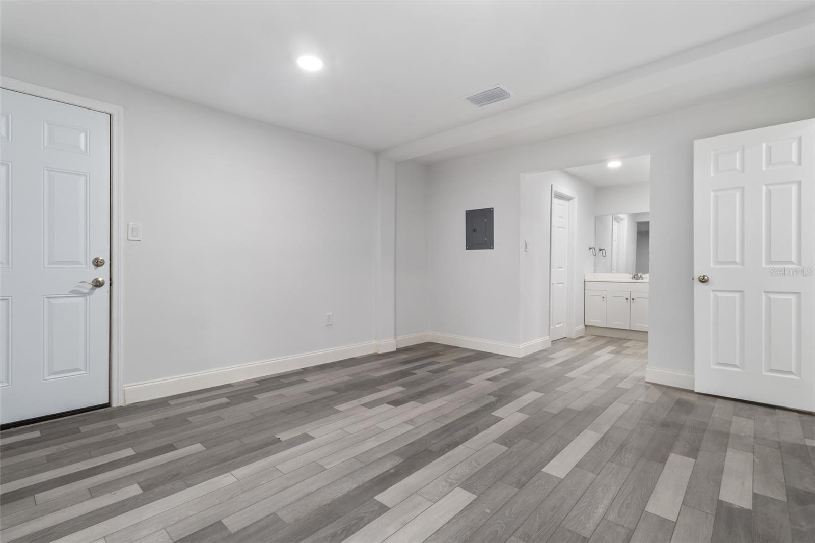 Image 22 of 28 For 18186 Ferry Avenue