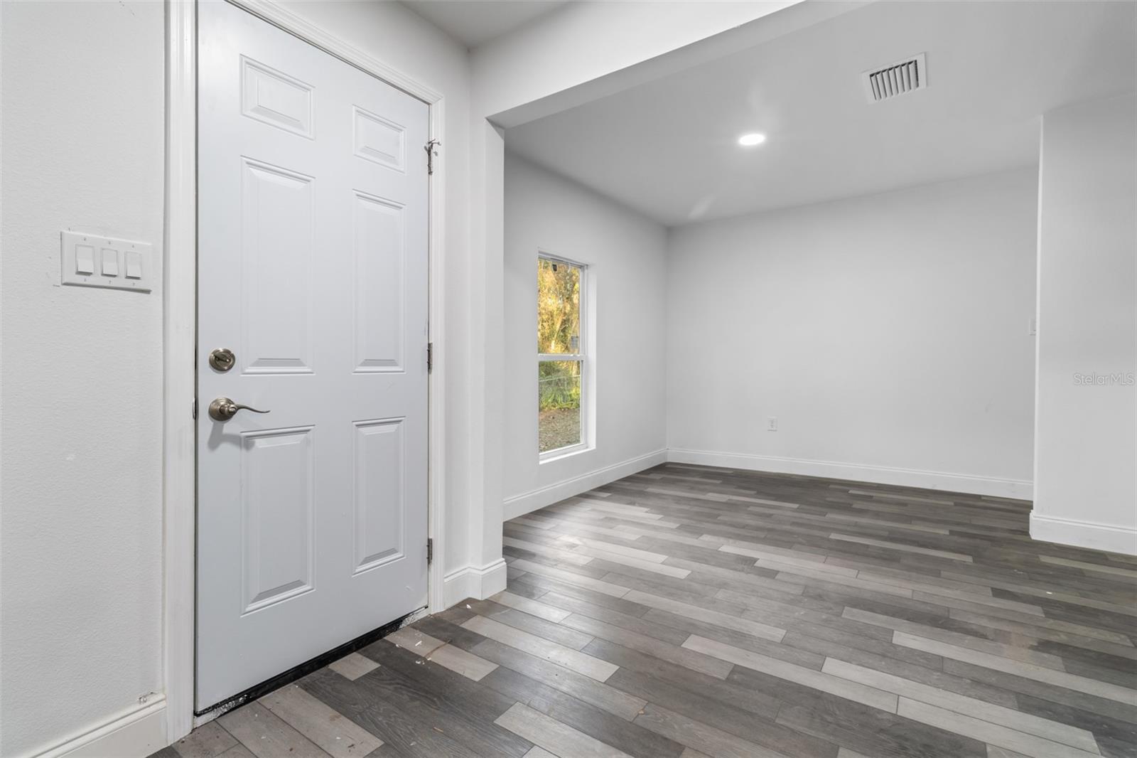 Image 6 of 28 For 18186 Ferry Avenue