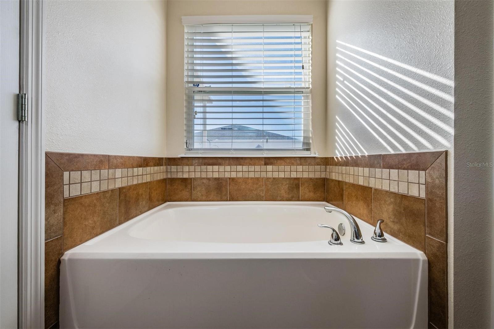 Image 19 of 39 For 4712 Doyle Drive