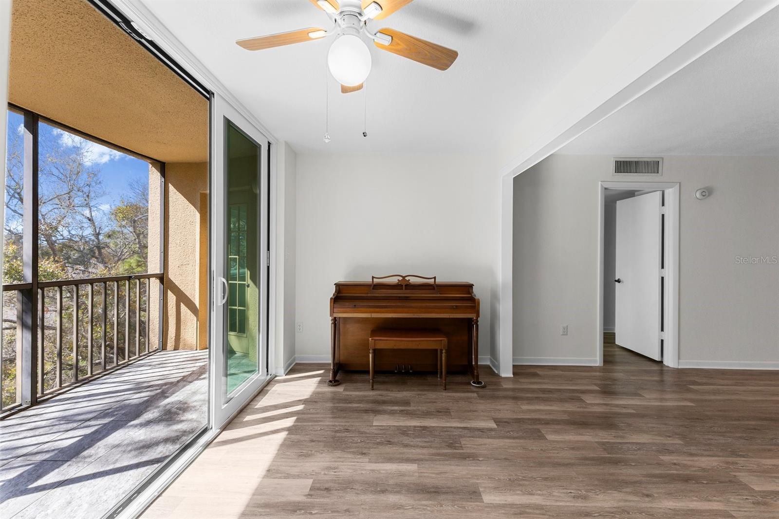 Image 14 of 75 For 3076 Eastland Boulevard 404