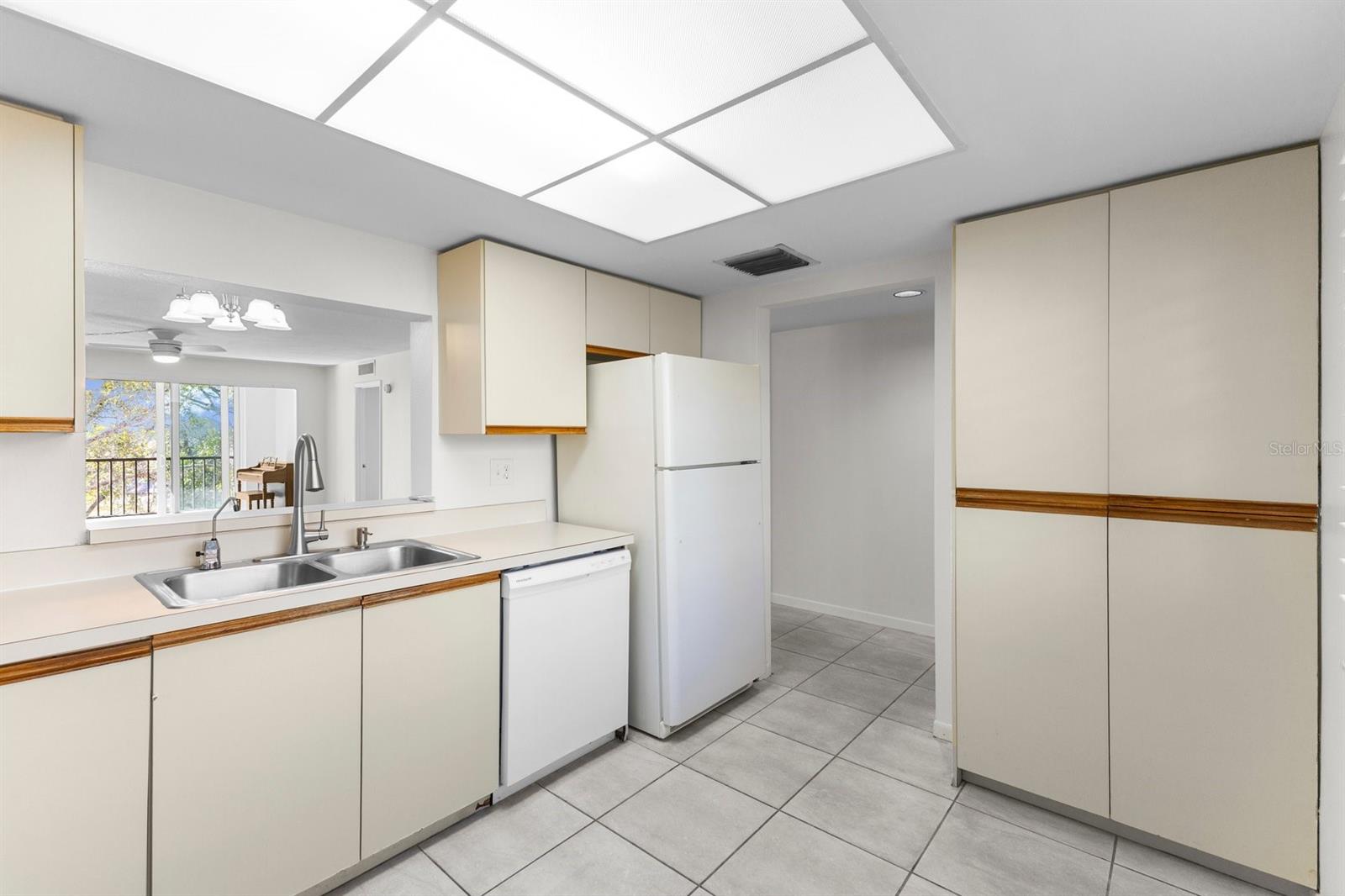 Image 17 of 75 For 3076 Eastland Boulevard 404