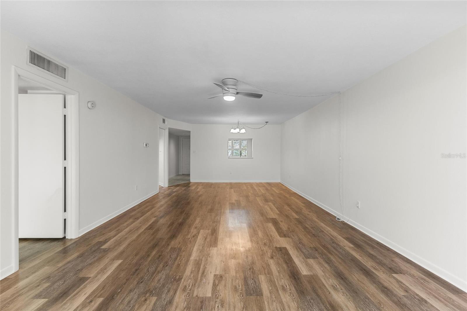 Image 22 of 75 For 3076 Eastland Boulevard 404