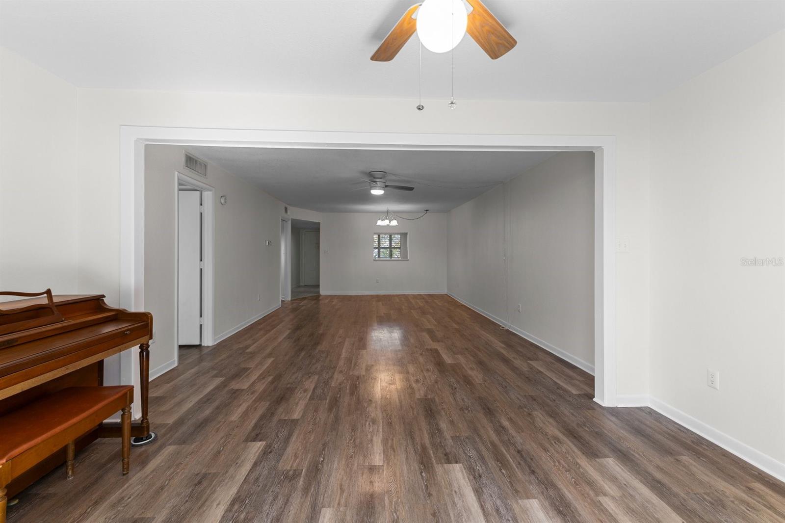 Image 23 of 75 For 3076 Eastland Boulevard 404