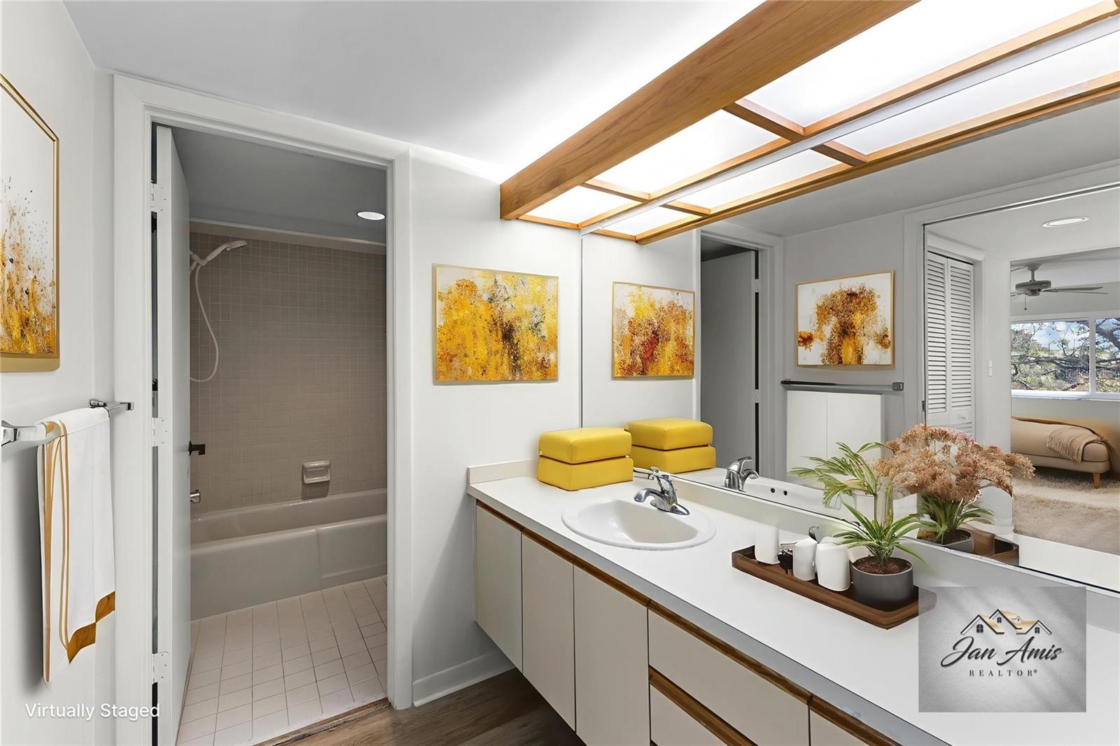 Image 32 of 75 For 3076 Eastland Boulevard 404