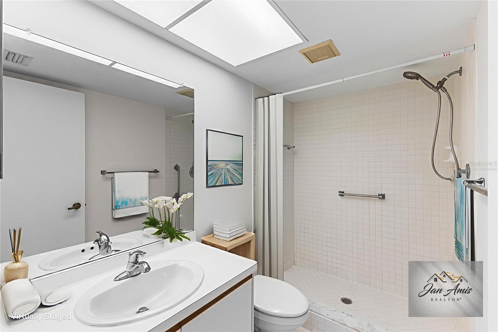 Image 40 of 75 For 3076 Eastland Boulevard 404