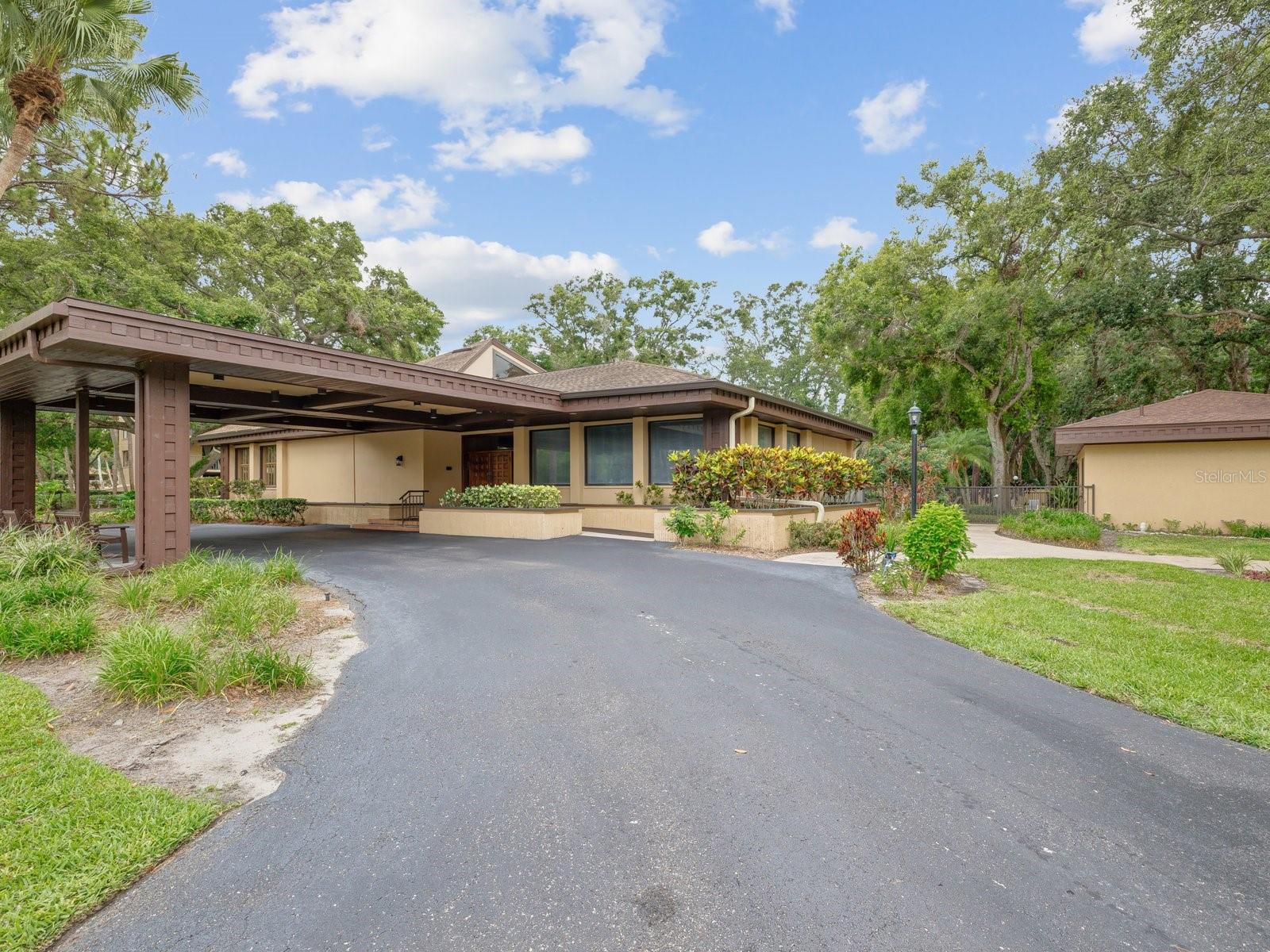 Image 55 of 75 For 3076 Eastland Boulevard 404