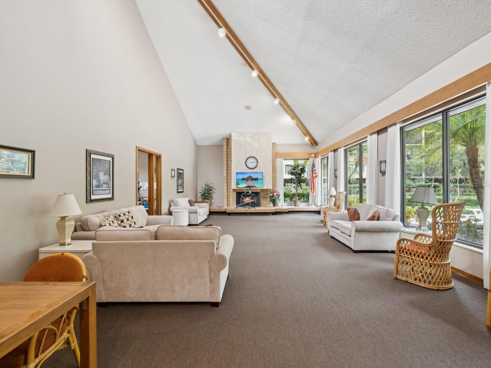 Image 56 of 75 For 3076 Eastland Boulevard 404