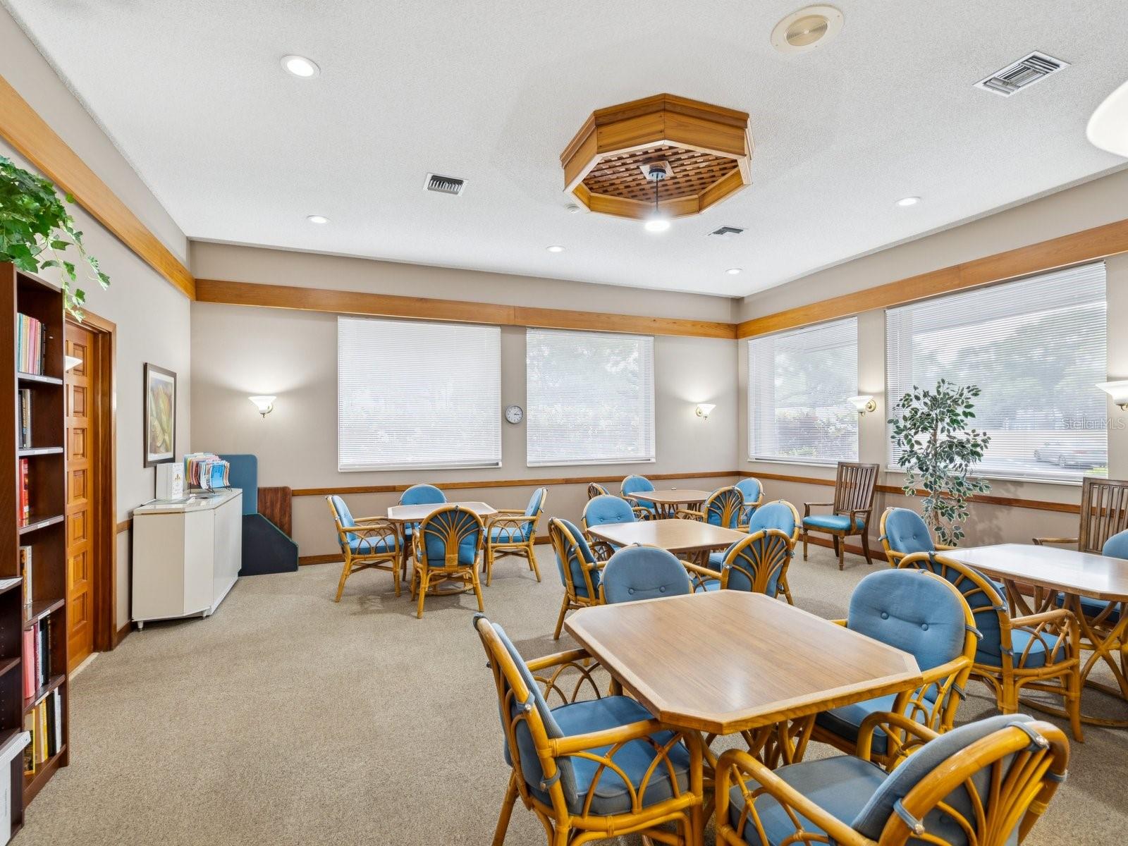 Image 61 of 75 For 3076 Eastland Boulevard 404