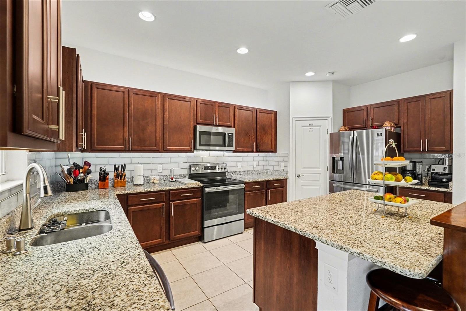 Image 10 of 39 For 1903 State Street