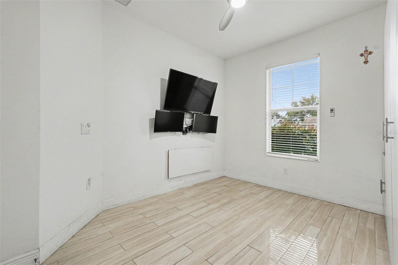 Image 12 of 39 For 1903 State Street