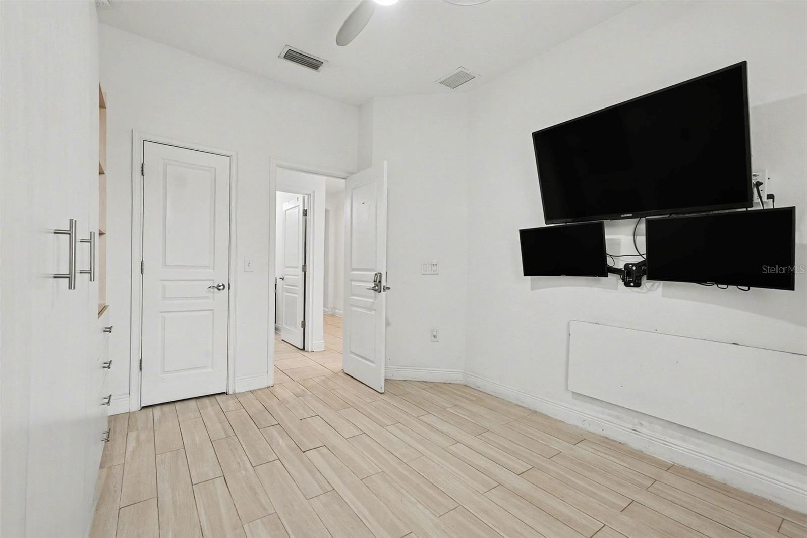 Image 13 of 39 For 1903 State Street